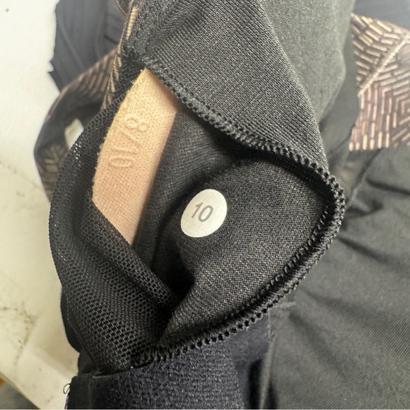 Lululemon city tank peplum out Brown and Black Sleeveless Top size 10 - Picture 11 of 11